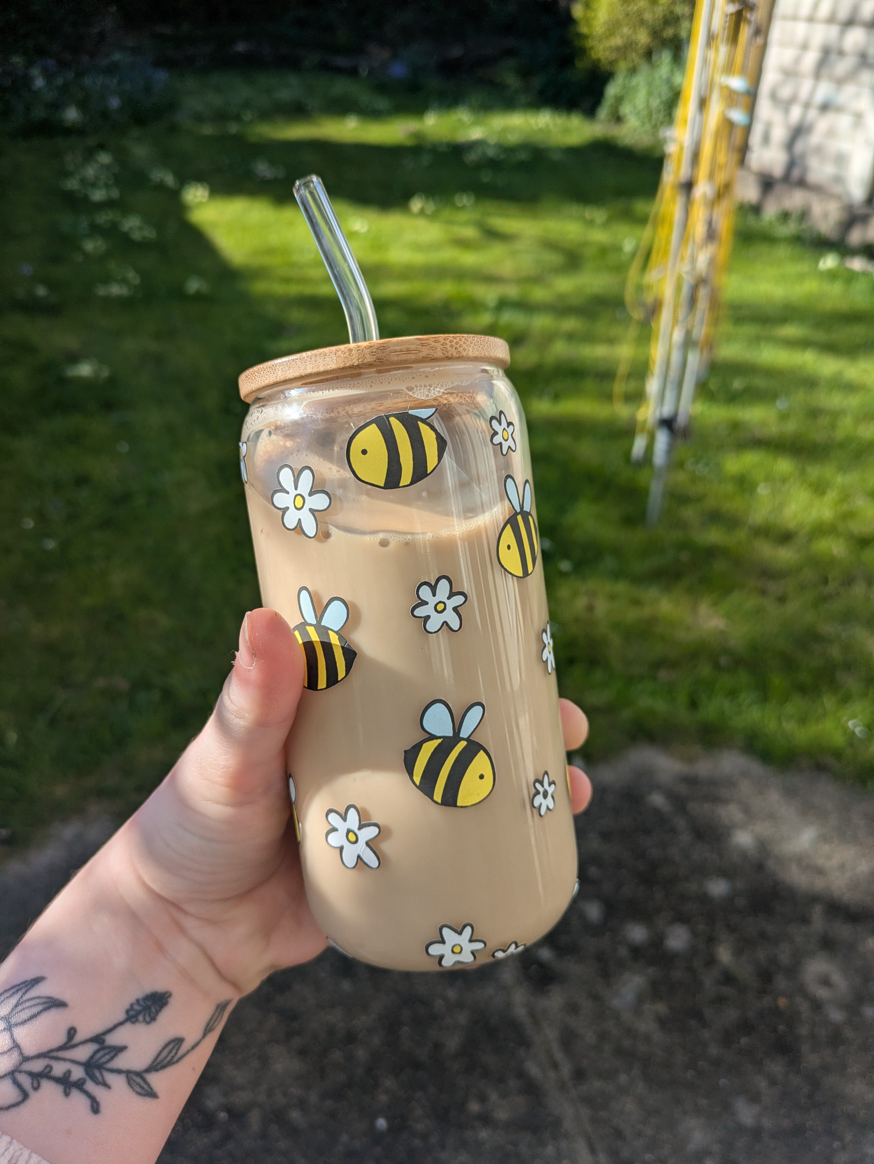 🐝 Bee Tumbler – Cute Bee Glass with Straw And Lid