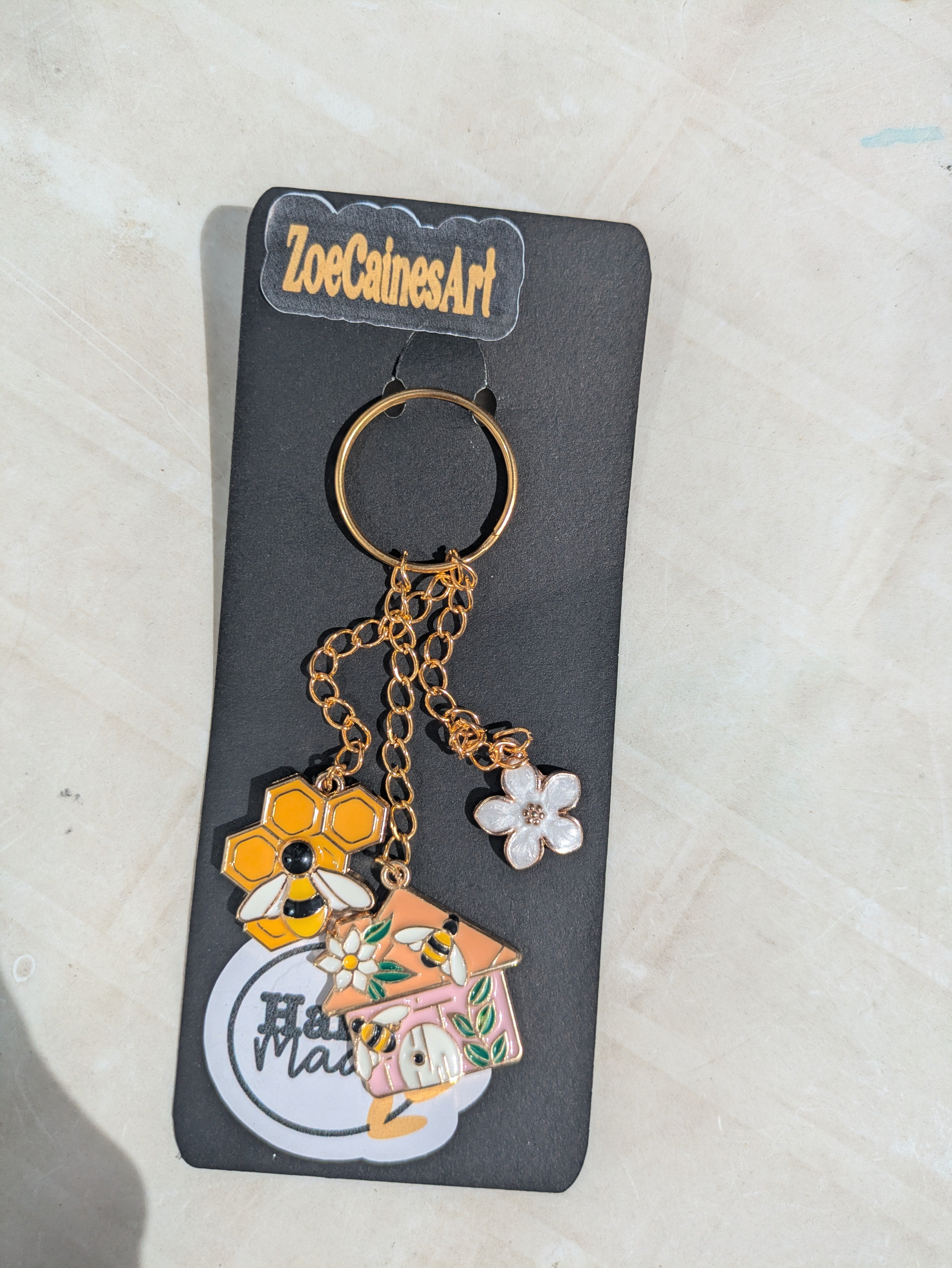 🐝 Bee House Keyring – Cute Bee Charm Keychain